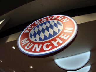 Logo des FC Bayern München in einem Fanshop, über dts Nachrichtenagentur