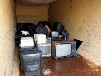 Kaputte Fernseher in einem Container, über dts Nachrichtenagentur