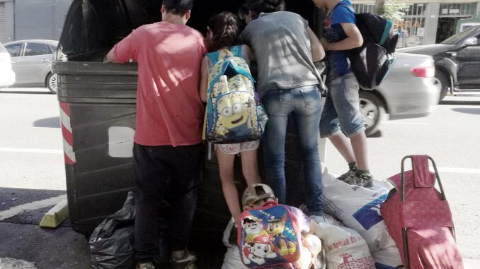 Argentinien: Eine arme Familie wühlt im Müll, über dts Nachrichtenagentur
