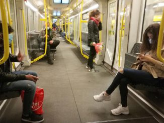 Passagiere in einer U-Bahn, über dts Nachrichtenagentur