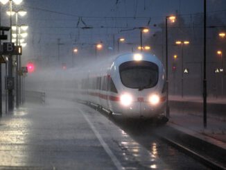 ICE-Zug bei Unwetter, über dts Nachrichtenagentur